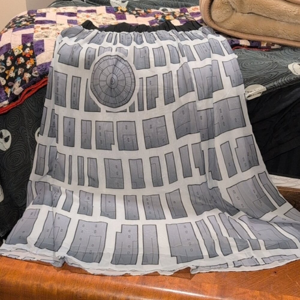 Gray and Black Star Wars Skirt Deathstar maxi Size XXL new w/tags